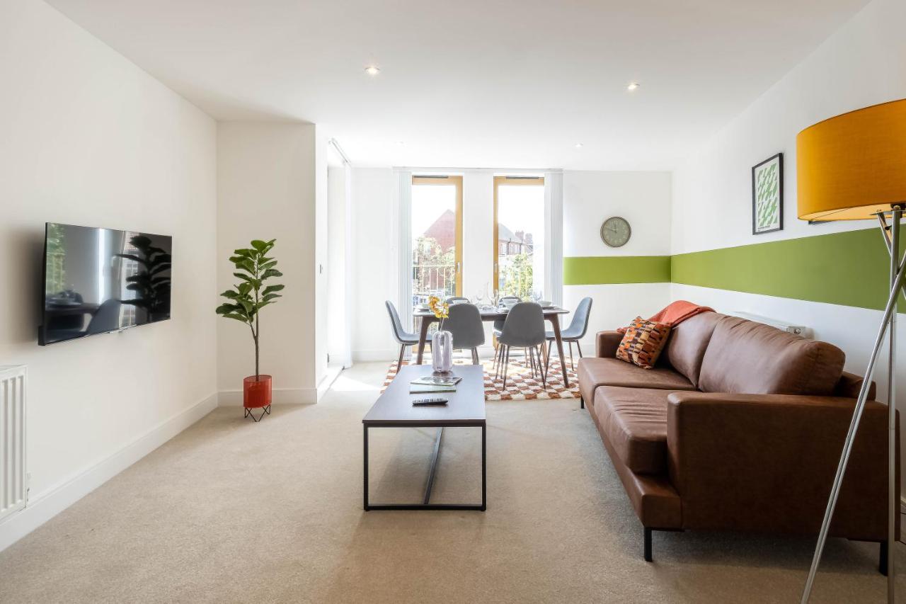 Modern Apartments With Balcony In Merton Near Wimbledon By Sojo Stay Митчам Экстерьер фото