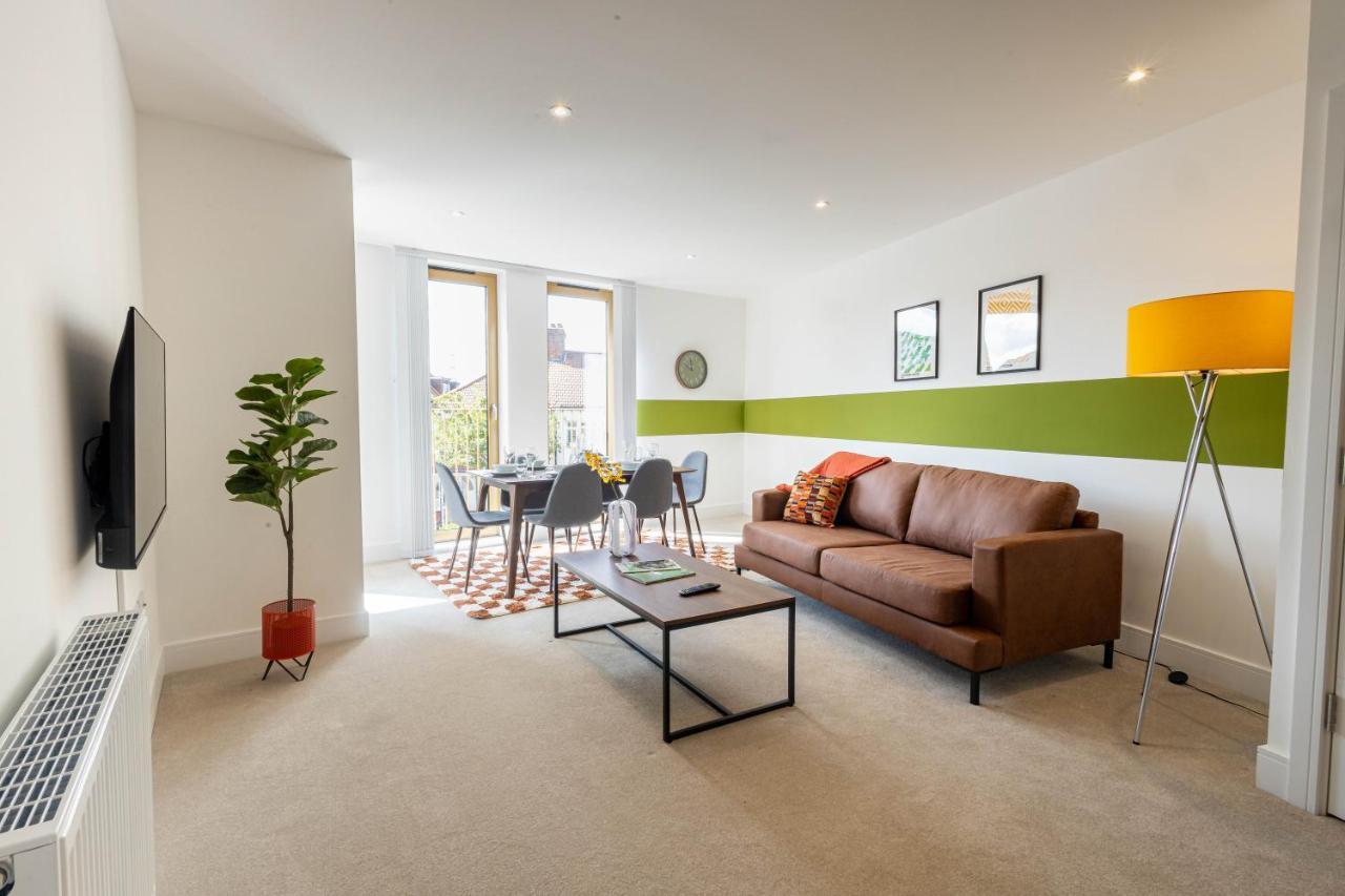 Modern Apartments With Balcony In Merton Near Wimbledon By Sojo Stay Митчам Экстерьер фото