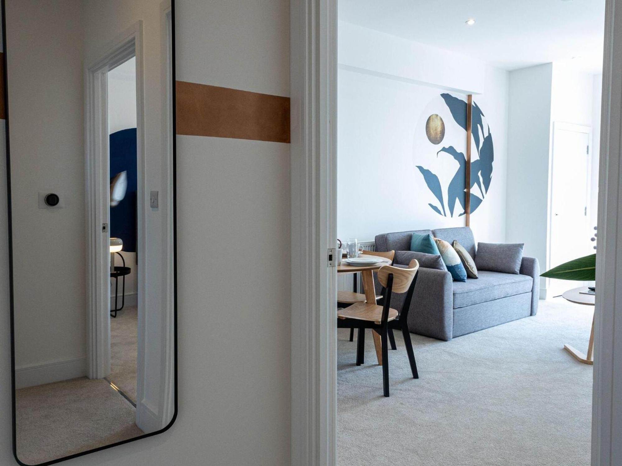 Modern Apartments With Balcony In Merton Near Wimbledon By Sojo Stay Митчам Экстерьер фото