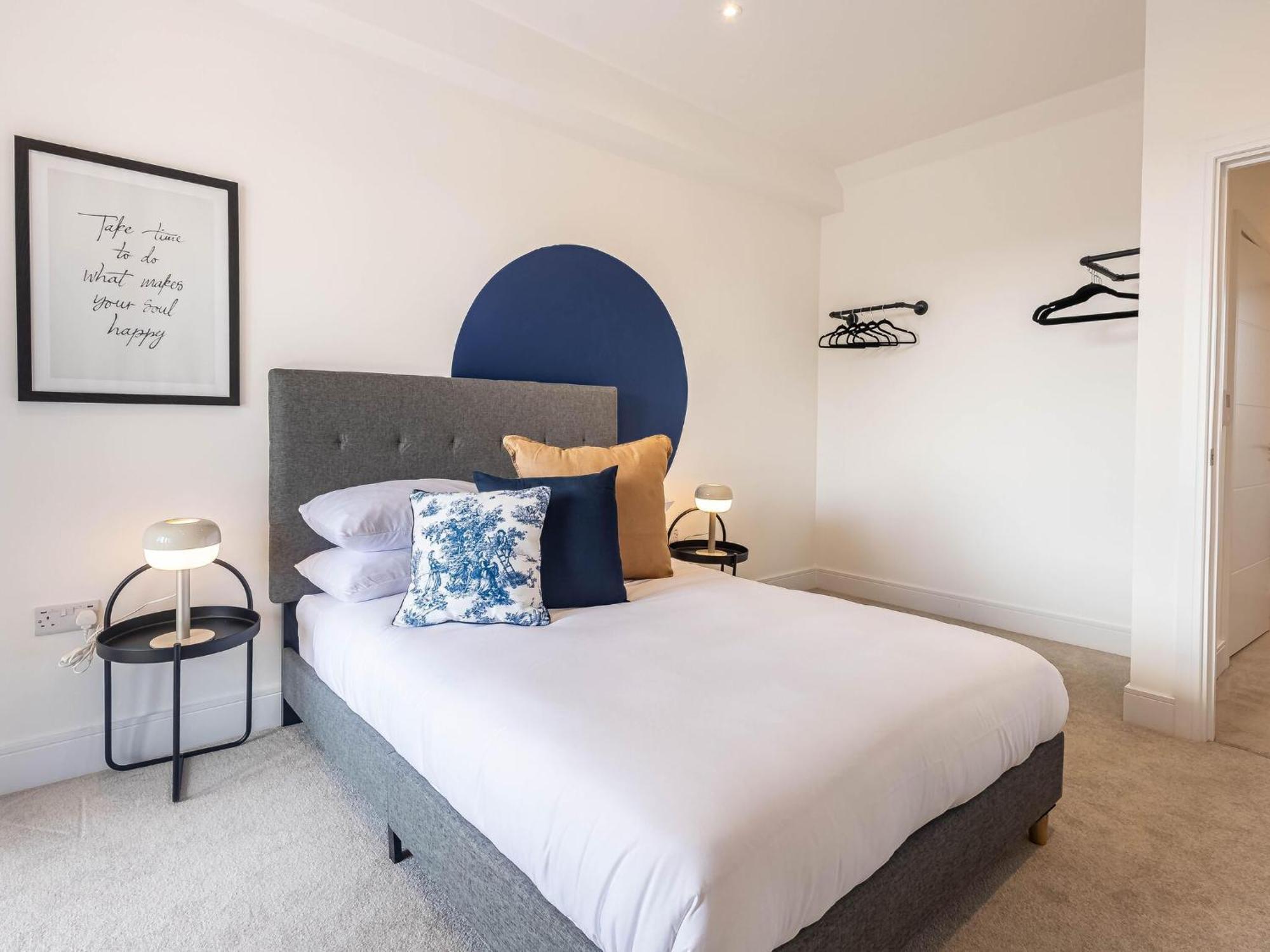 Modern Apartments With Balcony In Merton Near Wimbledon By Sojo Stay Митчам Экстерьер фото