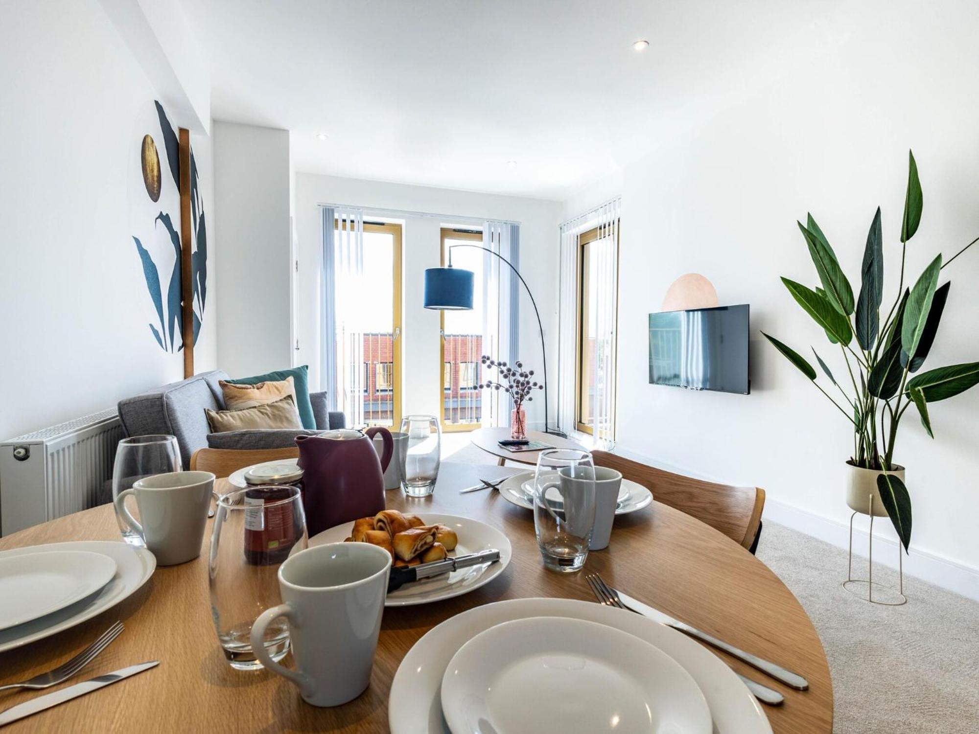 Modern Apartments With Balcony In Merton Near Wimbledon By Sojo Stay Митчам Экстерьер фото