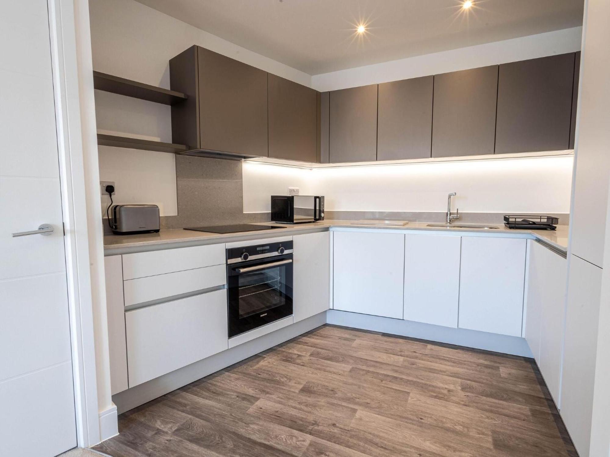 Modern Apartments With Balcony In Merton Near Wimbledon By Sojo Stay Митчам Экстерьер фото
